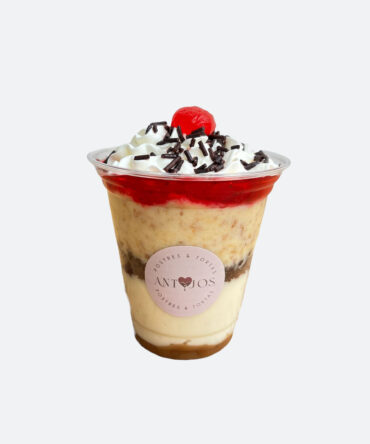 Fresas con crema de arequipe y brownie